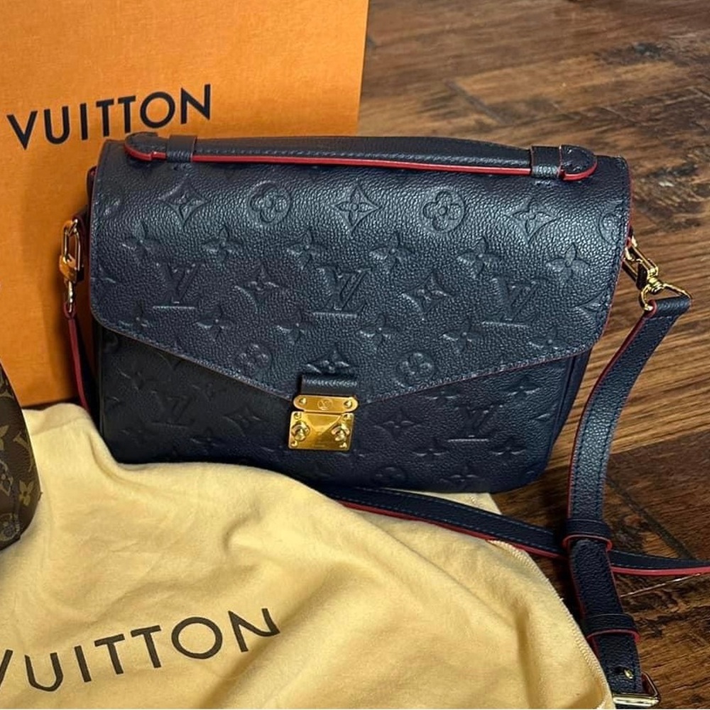 SOLD Louis Vuitton Ponchette Metís